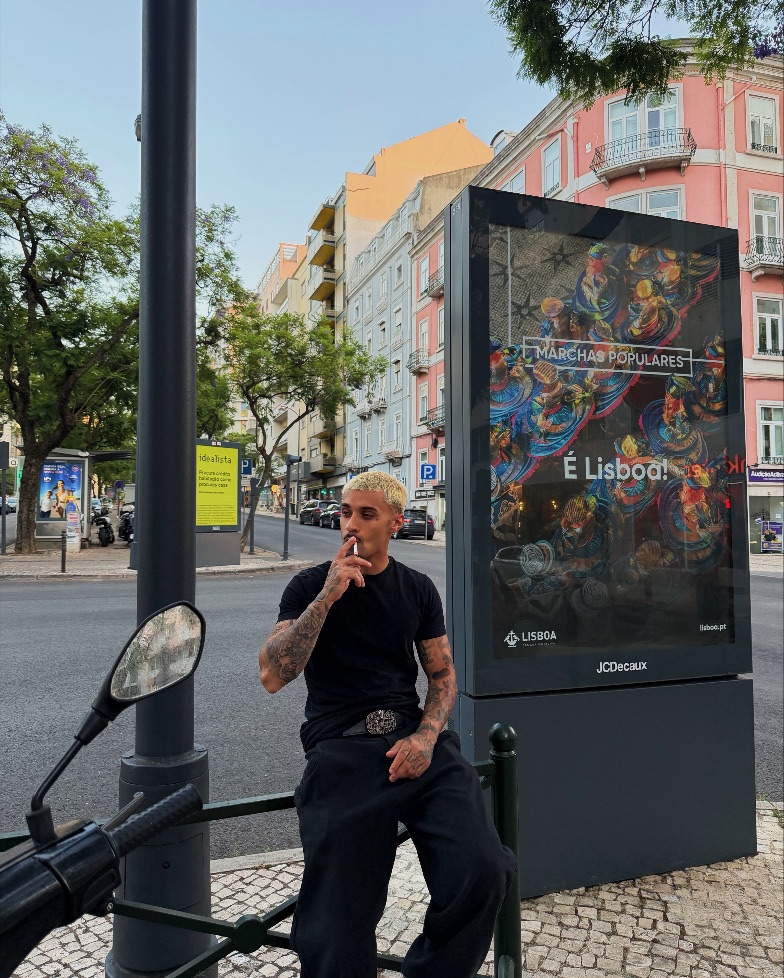 Vik, the artist behind CozyInkz